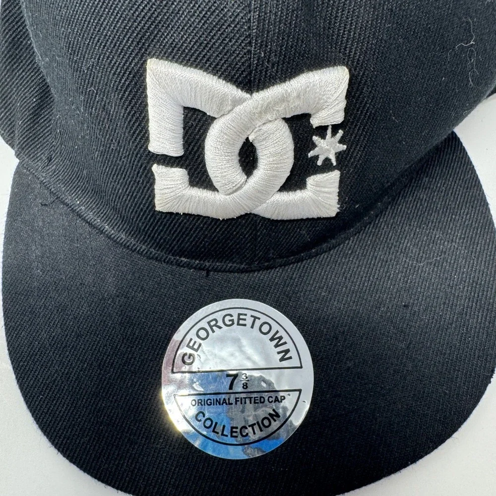 DC Shoes Georgetown Collection Fitted Hat Black White Size 7 3/8 Flat Brim Cap